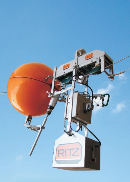  یک دستگاه ربات که ساخت شرکت ریتز برزیل - توپ نشانگر
